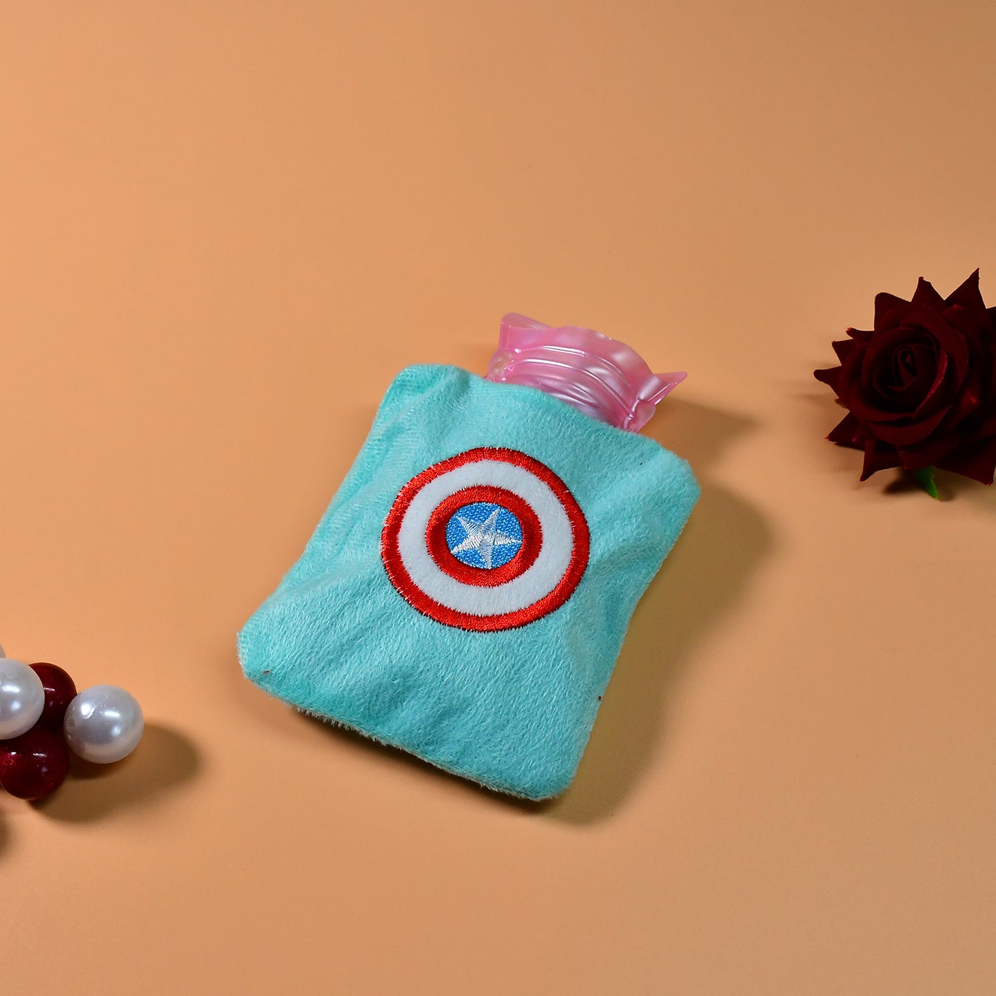 Wukusy Captain America shield-shaped small hot water bag with cover, used for pain relief, neck, shoulder, and menstrual cramps.