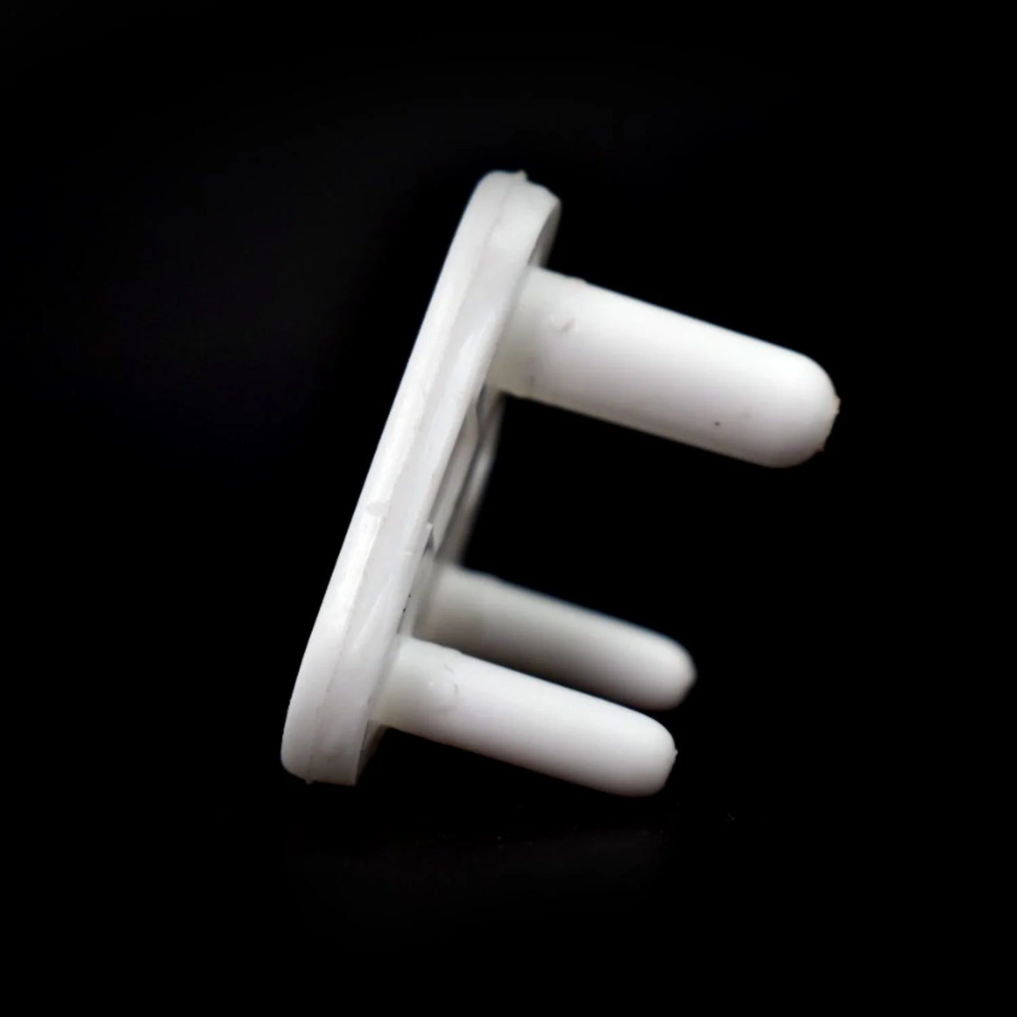 Wukusy 6-pack baby safety electrical socket covers for child-proofing home, school, or office outlets.