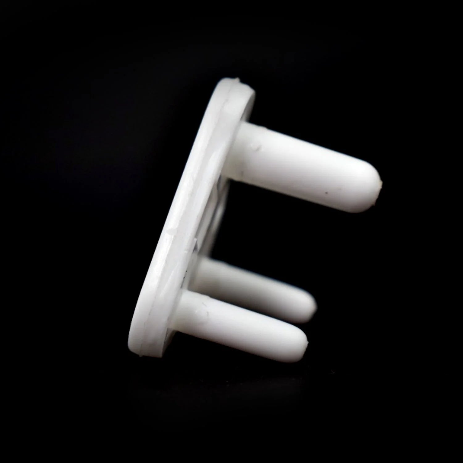 Wukusy 6-pack baby safety electrical socket covers for child-proofing home, school, or office outlets.