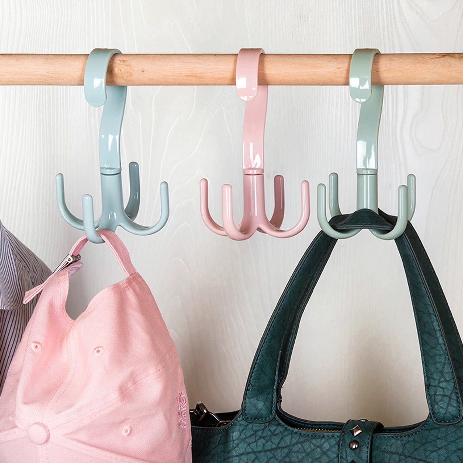 Wukusy 1714 4-claw multi-function purse rack and handbag hanger hook with 360-degree rotatable design for home organization.