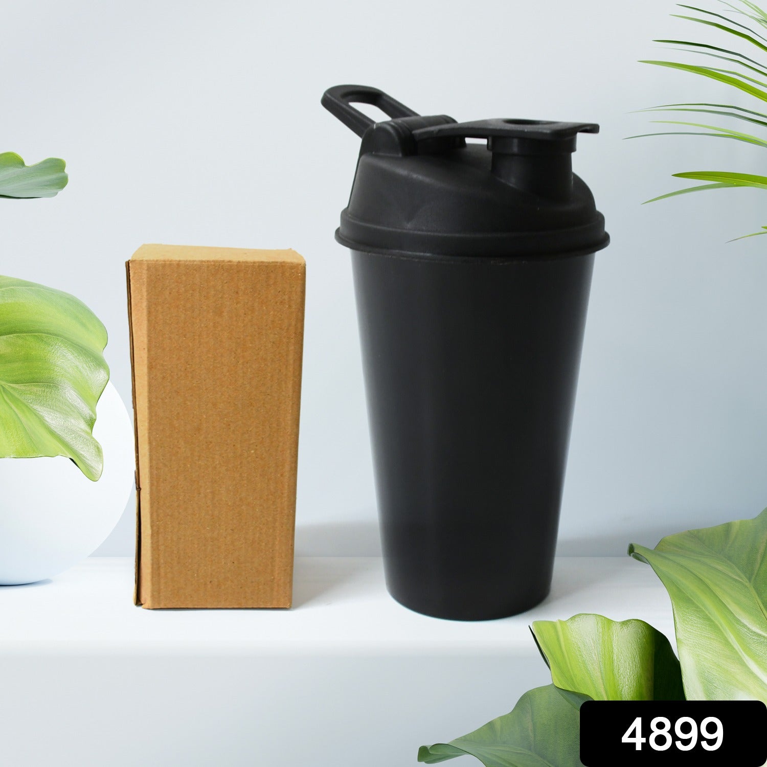 Wukusy shaker bottle for protein shakes and pre-workout drinks, BPA-free, leak-proof, insulated with flip lid, suitable for hot or cold beverages.