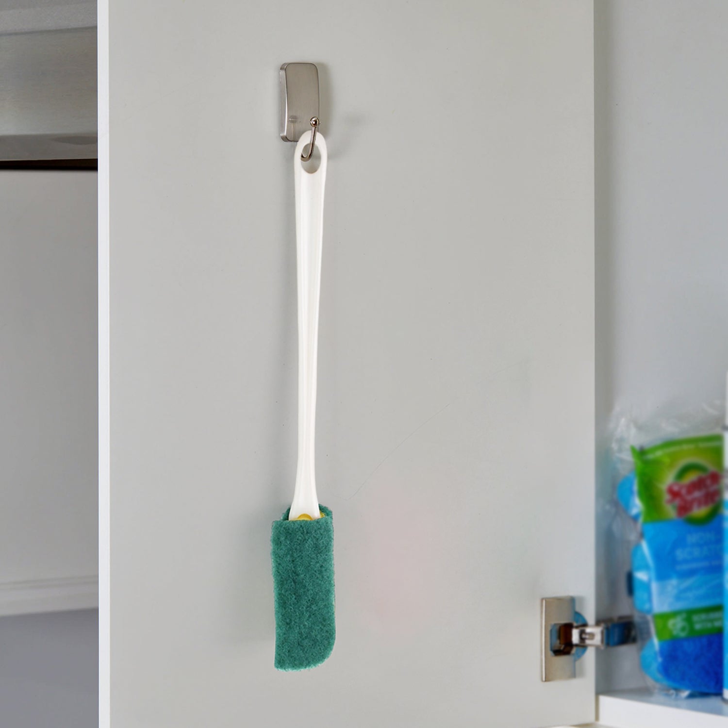 Wukusy Pro Clean premium long handle bottle for home cleaning, featuring a durable plastic design with a long ergonomic handle.