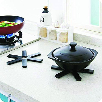 Wukusy foldable heat-resistant kitchen hotmat with non-slip surface, used for placing hot cookware in home and kitchen settings.
