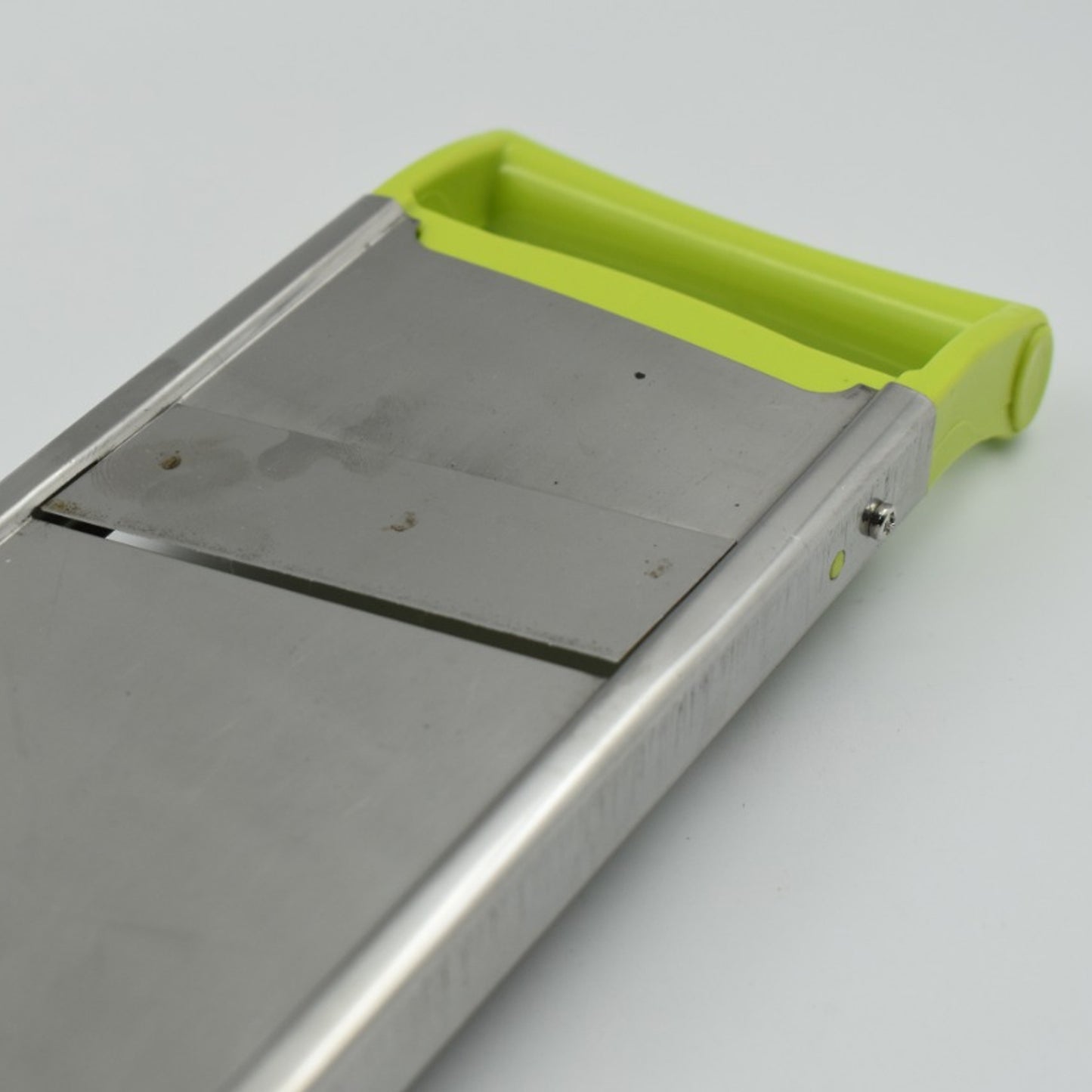 Wukusy 2-in-1 potato slicer for home kitchen use, showing the device with potatoes for slicing and cutting tasks.