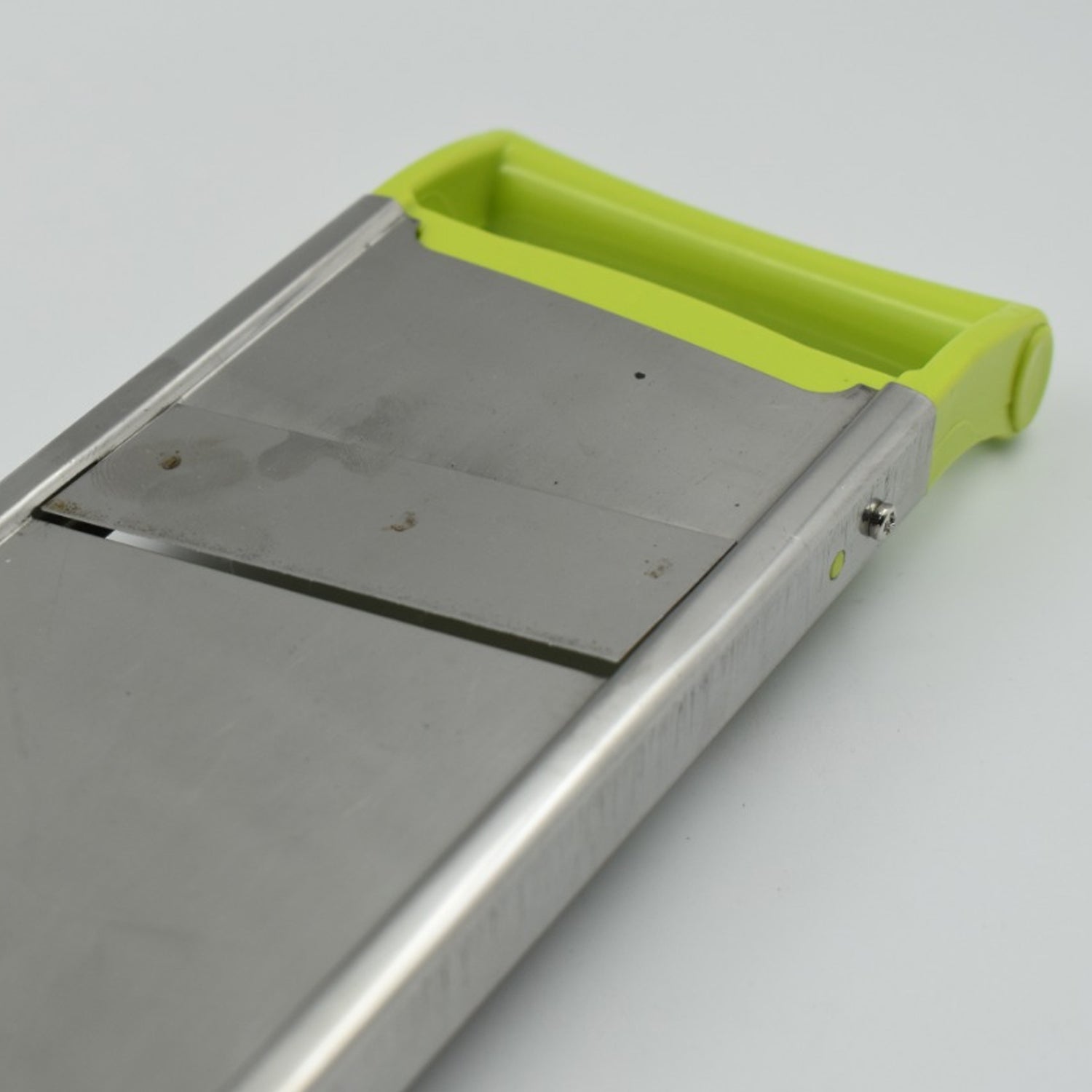 Wukusy 2-in-1 potato slicer for home kitchen use, showing the device with potatoes for slicing and cutting tasks.