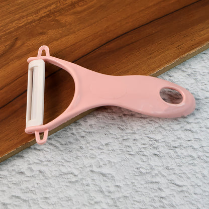 Wukusy stainless steel blade peeler for kitchen use, featuring a universal design for professional and household peeling tasks.