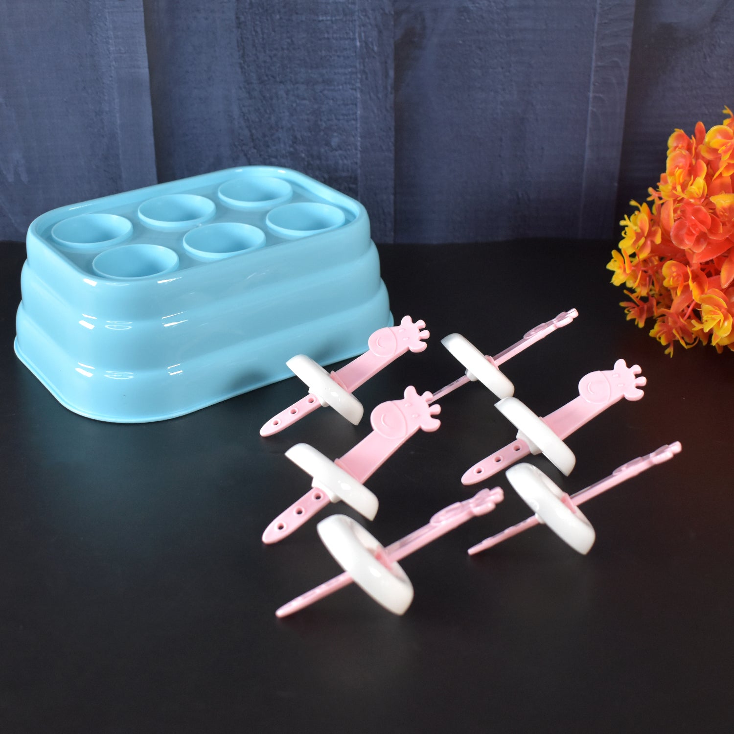 Wukusy plastic giraffe-shaped ice popsicle mold with 6 cavities for homemade frozen treats in a home and kitchen setting.