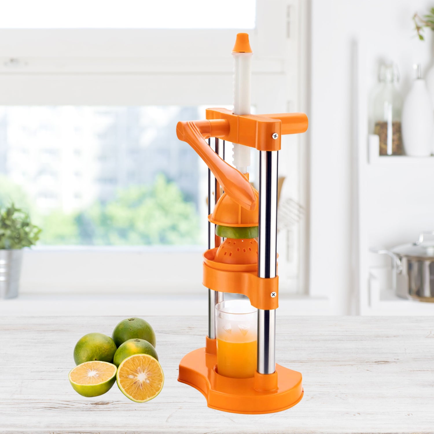 Wukusy hand pressure manual juicer for cold press juice, with orange and fruit slices, ideal for fresh fruit and vegetable juice extraction.