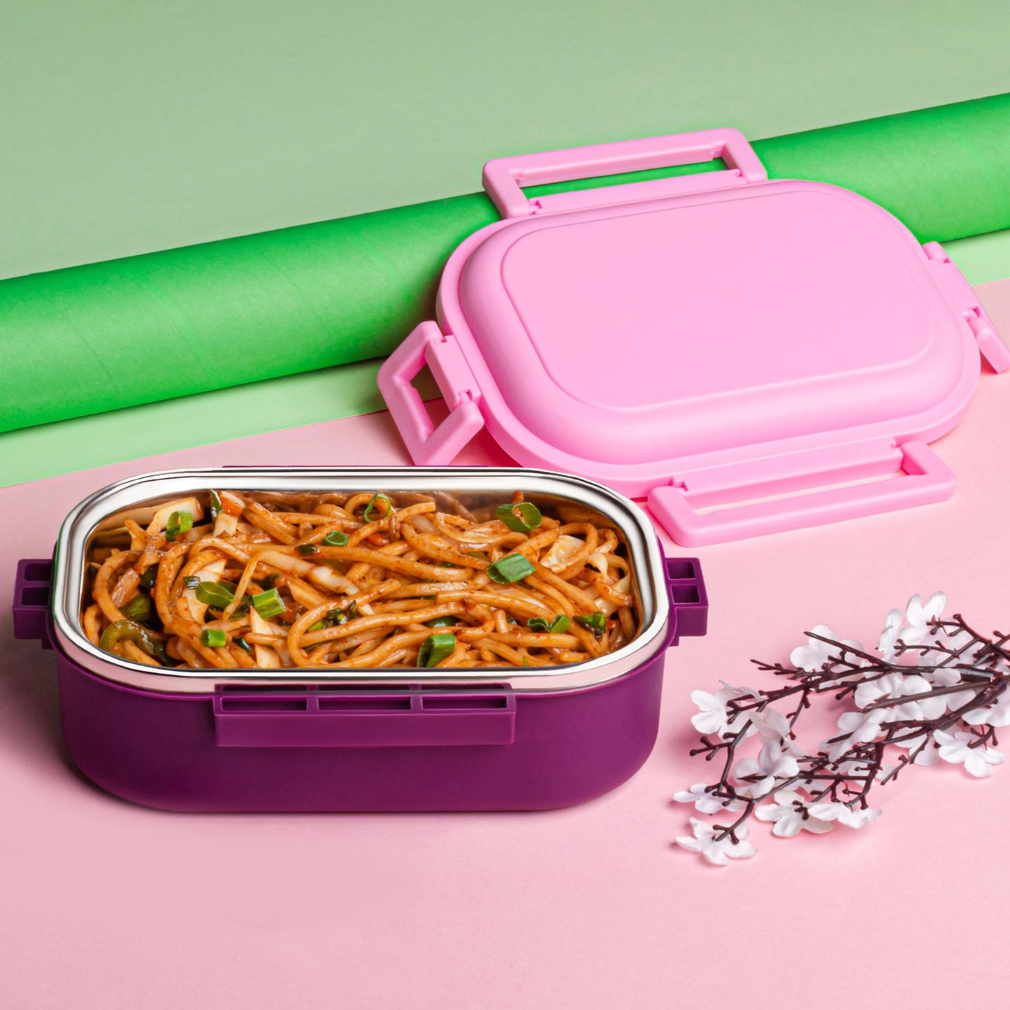 Wukusy insulated stainless steel leakproof lunch box with spoon, ideal for home and kitchen use, featuring a secure lid and compact design.