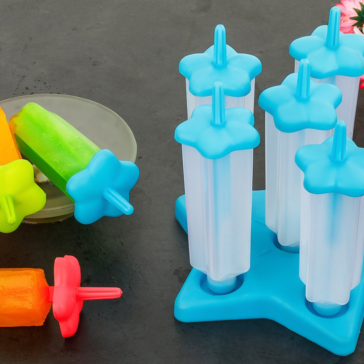 Wukusy plastic ice cream molds with lids, 6-piece set for homemade frozen treats in a home and kitchen setting