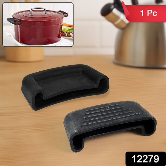 Wukusy premium silicone heat-resistant pot handle cover for cookware, designed to protect hands from heat while cooking.