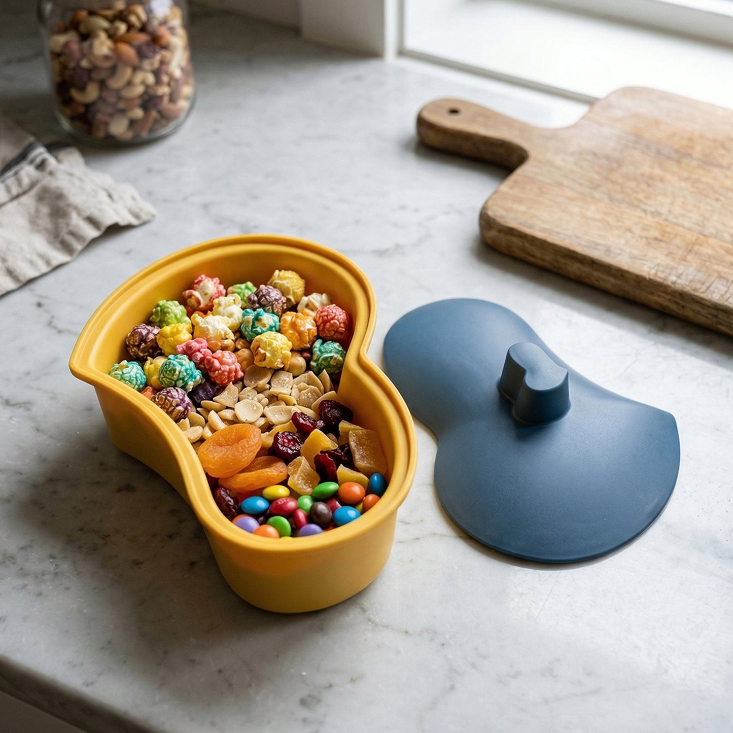 Multipurpose 3 Section Snack Serving Tray With Lid (1 Pc)
