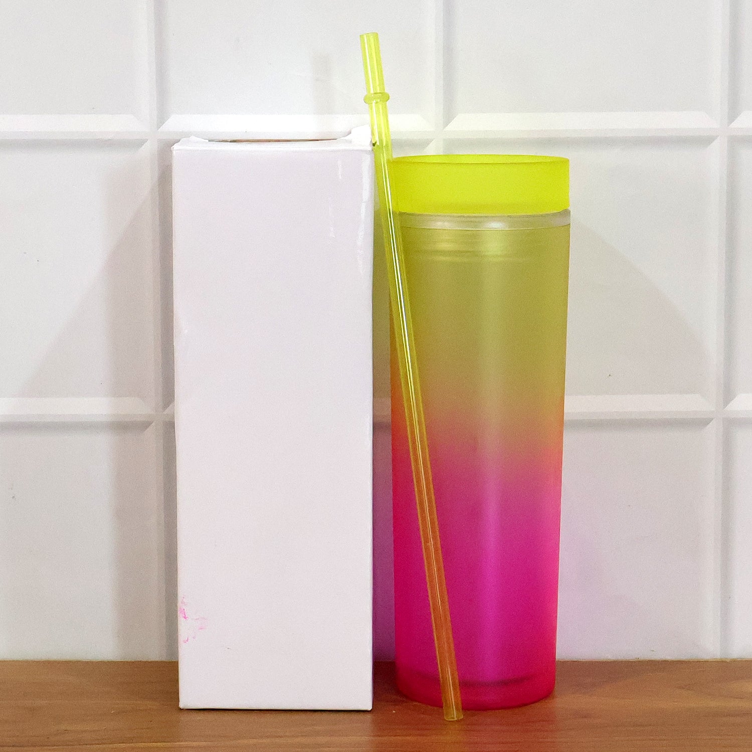 Gradient Plastic Drinking Tumbler Cup With Lid And Straw 400 Ml Approx